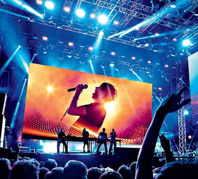 Projector and screen